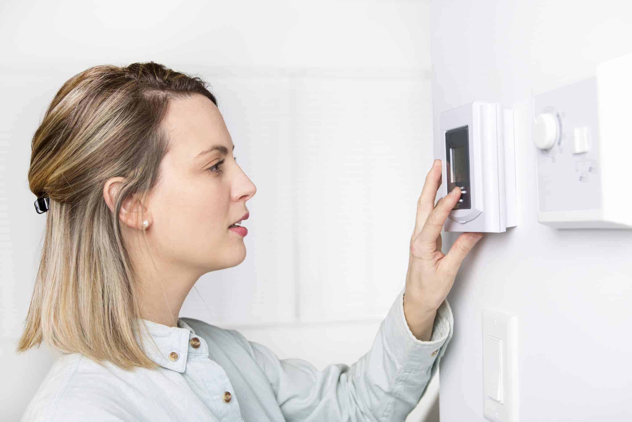 Should I Set My Furnace Fan to ‘On’ or ‘Auto’ in the Winter? Ask an HVAC Expert